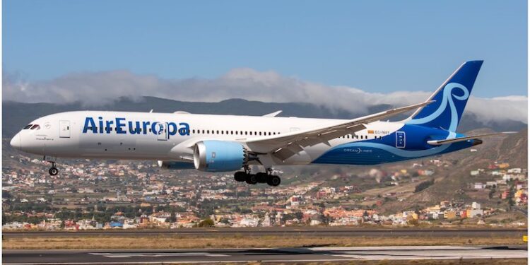 Avatares y susto en el aire de dos vuelos internacionales