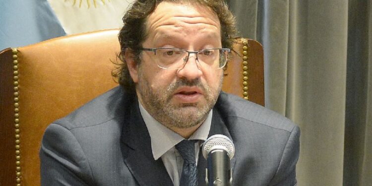 Marco Lavagna, con decisión controvertida