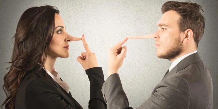 Falsean, fabulan, relatan ; mienten.