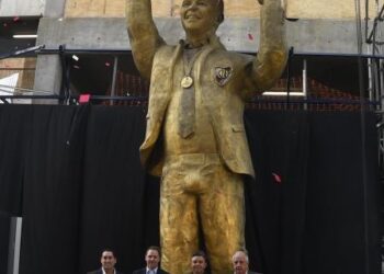 Escultura de Marcelo Gallardo: bizarra explicación de la escultora