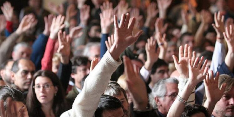 Propuesta para ciudadanos y periodismo frente al deterioro insólito de los políticos