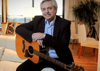 Alberto no gobierna, pero se venga con creces.