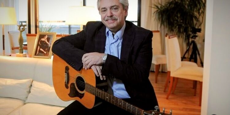 Alberto no gobierna, pero se venga con creces.