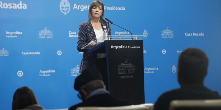 Massa, presidente de hecho, no da abasto