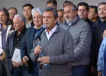 Massa abandonó la presidencia de hecho y el ministerio. Sólo candidato
