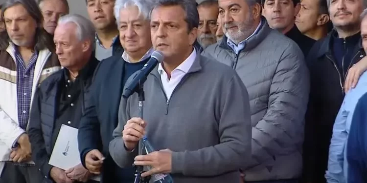 Massa abandonó la presidencia de hecho y el ministerio. Sólo candidato