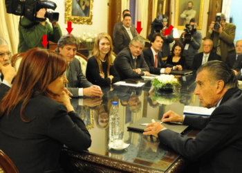 Foto de 2011; el pasado y el futuro juntos. Corrupción y cárcel retratados. Expectativas también