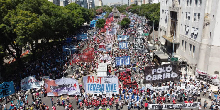 Bombazos del día a día y nimiedades de “ chantas políticos habituales”
