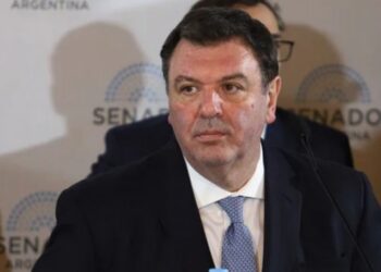 Funcionarios, políticos y legisladores nacionales incrementan la catástrofe nacional