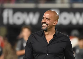 Juan Sebastian Verón conserva la dignidad. En solitario.