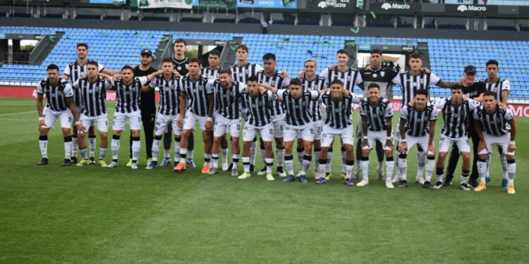 Derrota del Lobo: varios jugadores no dieron la talla. La hinchada dijo presente y con creces