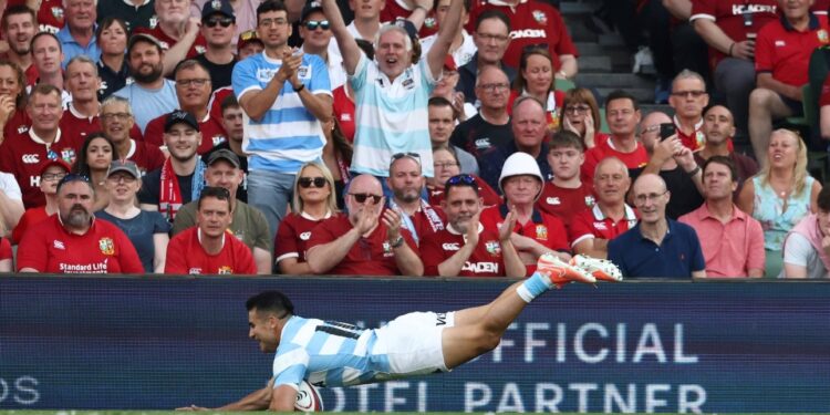 Los Pumas; en el día de la bandera, la pusieron bien alta