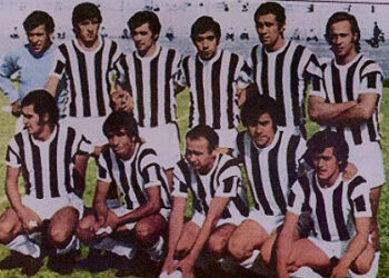 A Gimnasia le faltan  jugadores, entrenador y su camiseta Tradicional