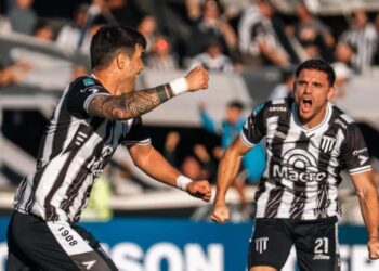 Gimnasia consiguió 19 puntos. Con aire para la permanencia.  El juego y algunos integrantes en deuda