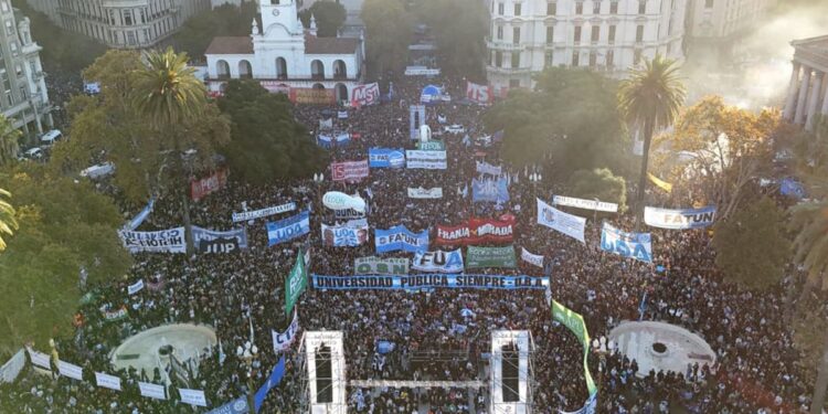 Crujen las finanzas del Estado Nacional y de Mendoza